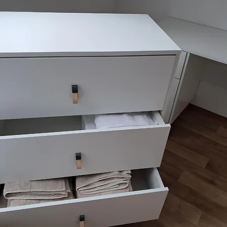 Neu! Frisch Renovierte Stadtwohnung Mit Klimaanlage *
